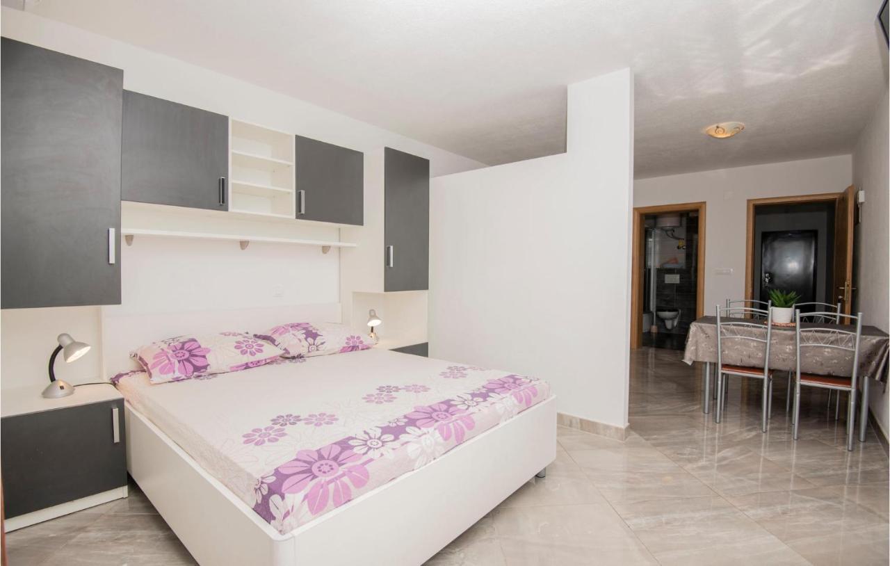 Beautiful Apartment In Krvavica With Kitchen Eksteriør billede